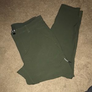 NWOT Mens Russel hiking pants hunter green size medium (32-34) light & comfy